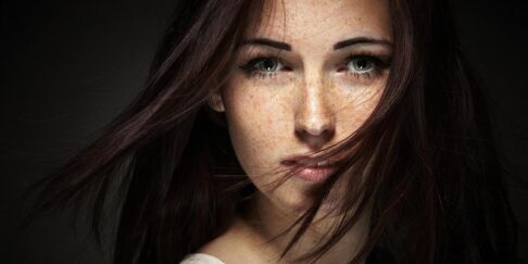 oils for hair - woman with freckles and luscious brown hair